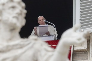 Papa Francesco antimilitarista: «Mio nonno mi ha fatto capire che la guerra è una cosa orribile»