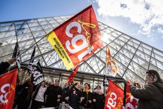 Francia: la protesta continua, governo disperato