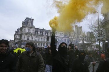 Francia, la decisione dei «saggi» è una bomba sociale