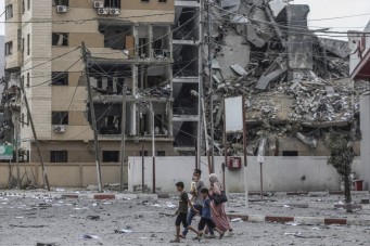 Il quartiere di Rimal a Gaza, distrutto dai bombardamenti israeliani foto Ap/Mohammed Talatene