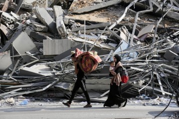 A Gaza non c’è alcun rifugio, le bombe cadono su chi fugge