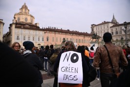 Torino, manifestazione No green pass