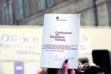 Una proposta radicale per salvare almeno la Costituzione | il manifesto