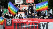 Per 24 Km da Perugia ad Assisi, migliaia in marcia per la pace: "Basta con  le armi, fermatevi" - la Repubblica